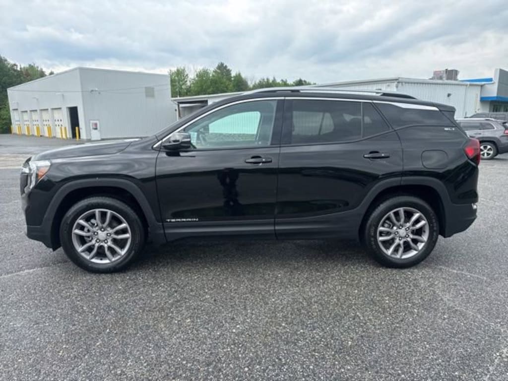 Used 2024 GMC Terrain SLT SUV
