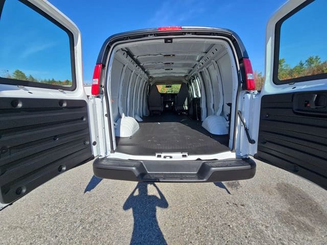 2025 Chevrolet Express Cargo Work Van - Photo 25