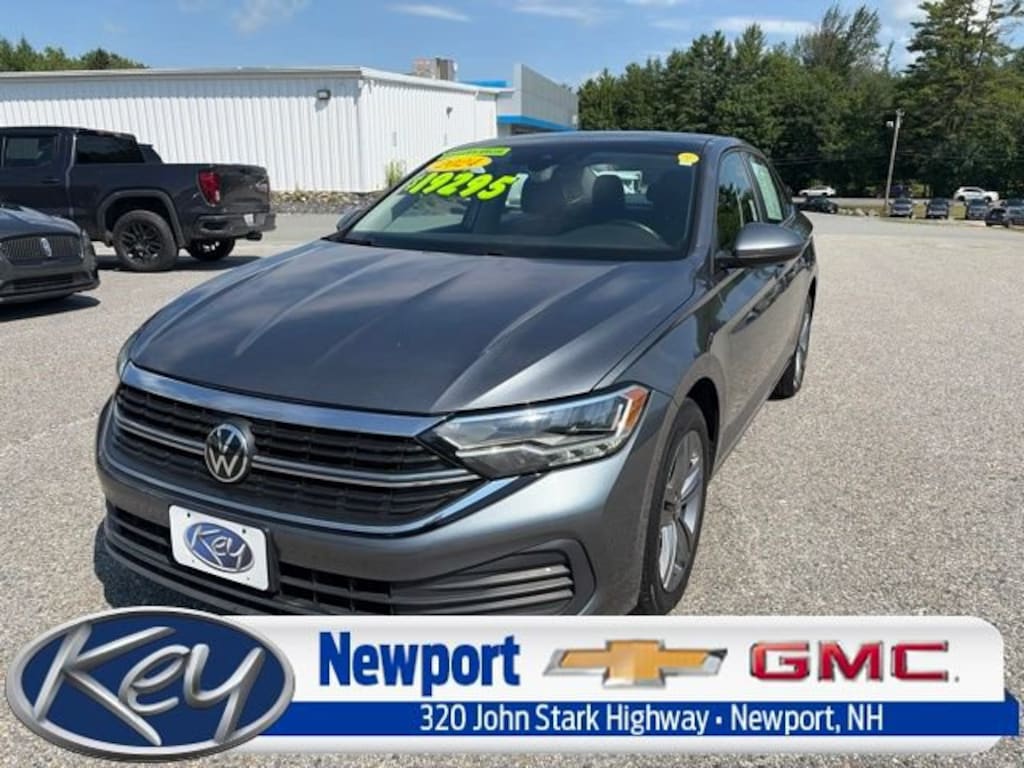 Used 2024 Volkswagen Jetta SE Sedan