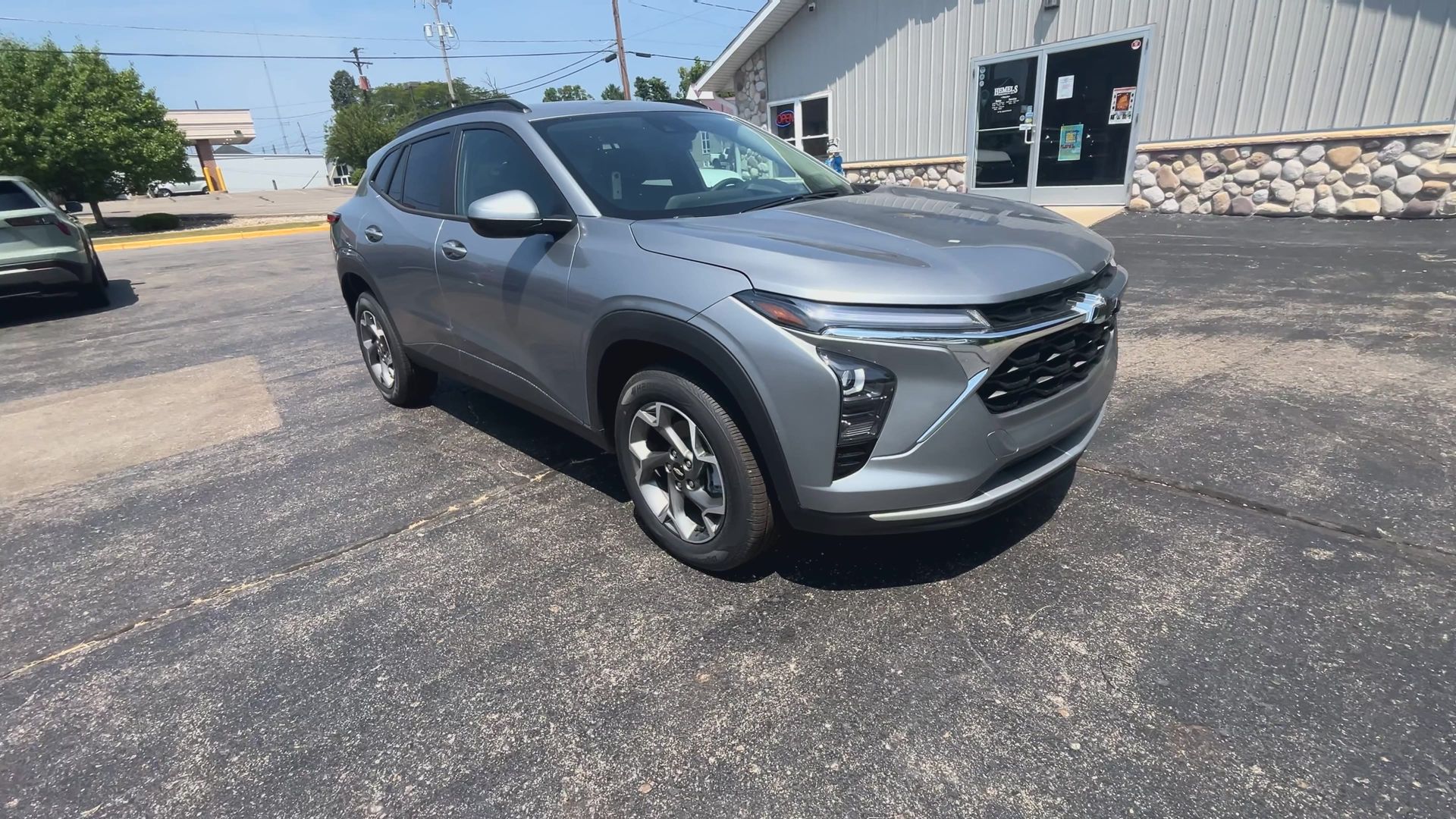 2025 Chevrolet Trax LT photo 2