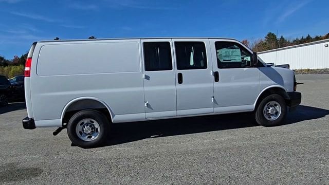 2025 Chevrolet Express Cargo Work Van - Photo 9