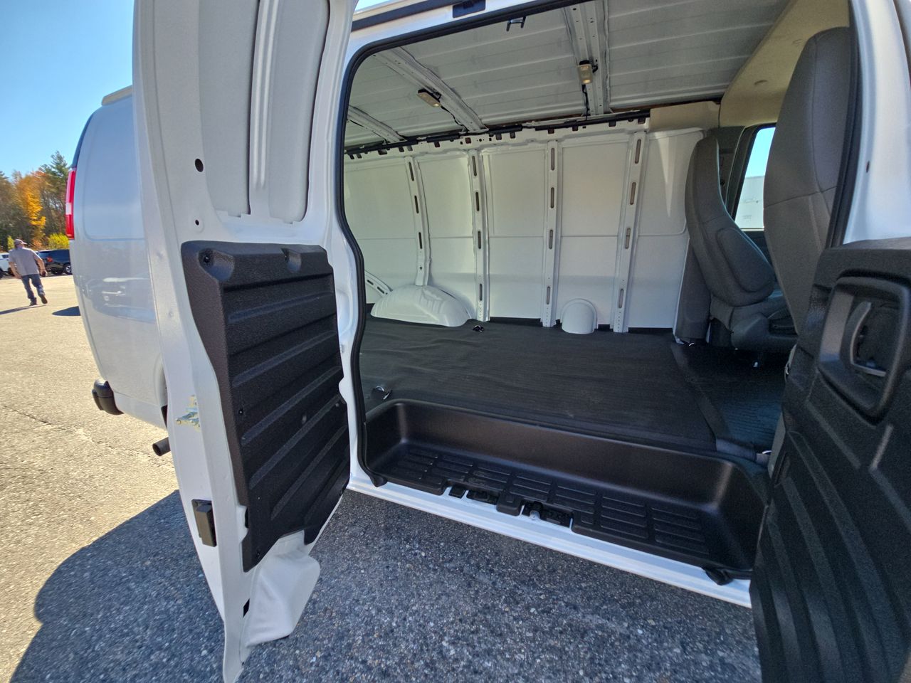 2025 Chevrolet Express Cargo Work Van - Photo 60