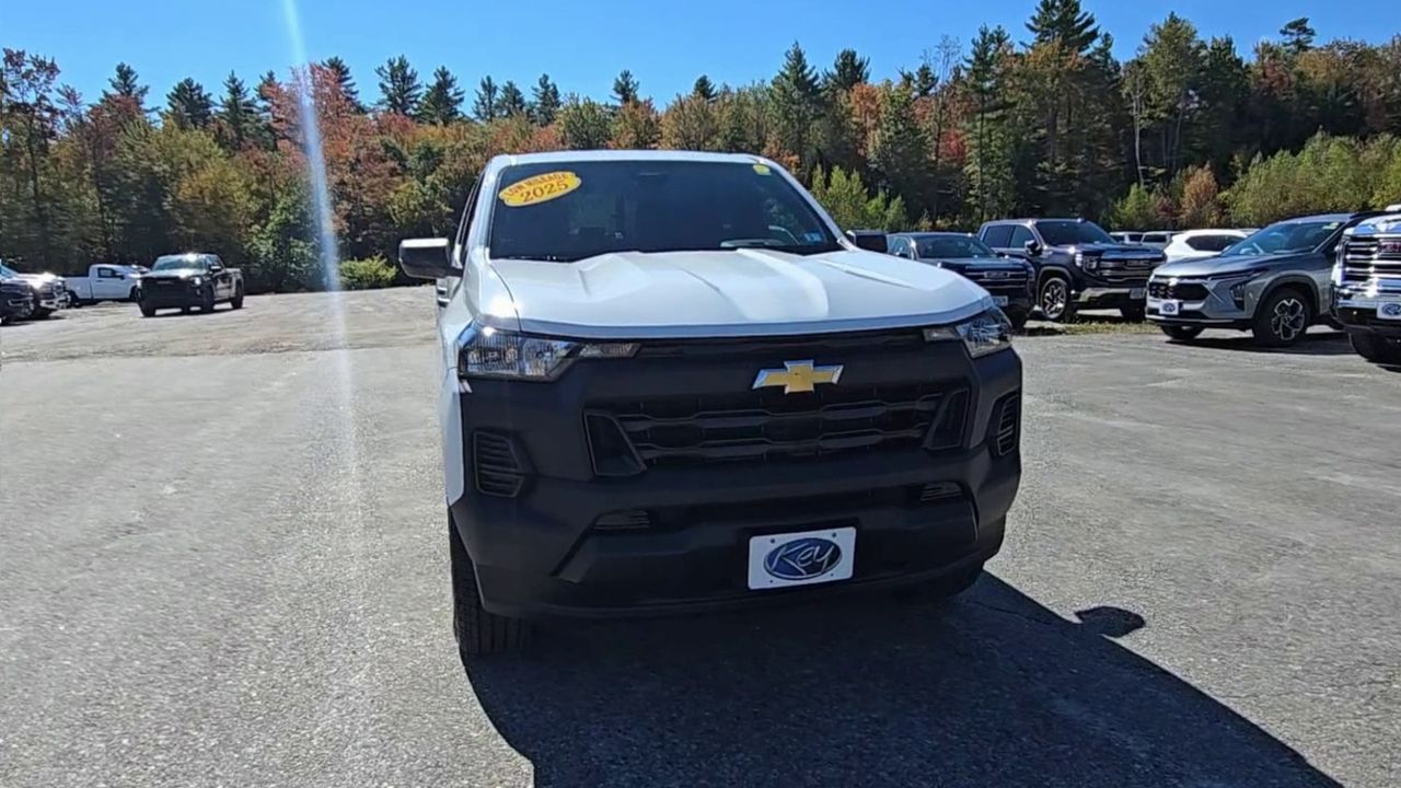 2025 Chevrolet Colorado LT photo 2