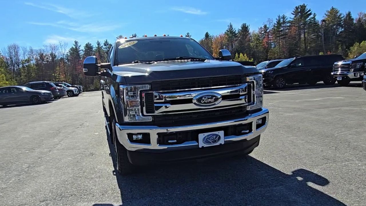 2019 Ford F-350 XLT photo 3