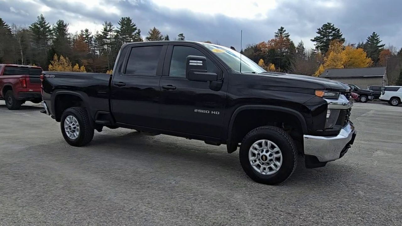 2022 Chevrolet Silverado 2500HD LT photo 2