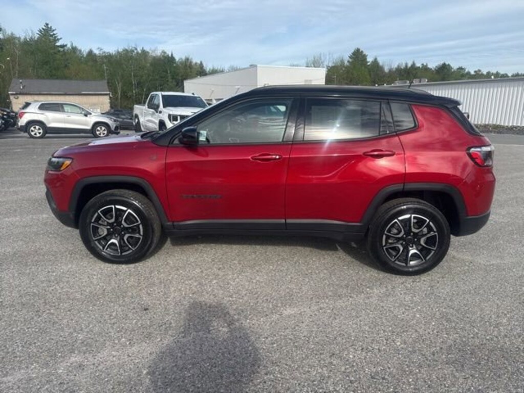 Used 2025 Jeep Compass Trailhawk 4x4 SUV