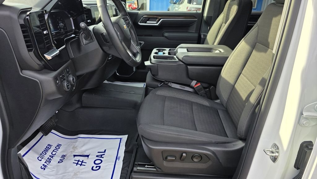 2025 Chevrolet Silverado 1500 LT - Photo 15
