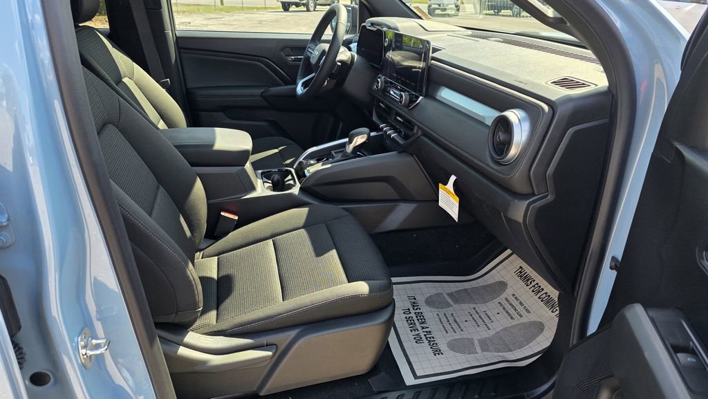 2025 Chevrolet Colorado LT - Photo 6