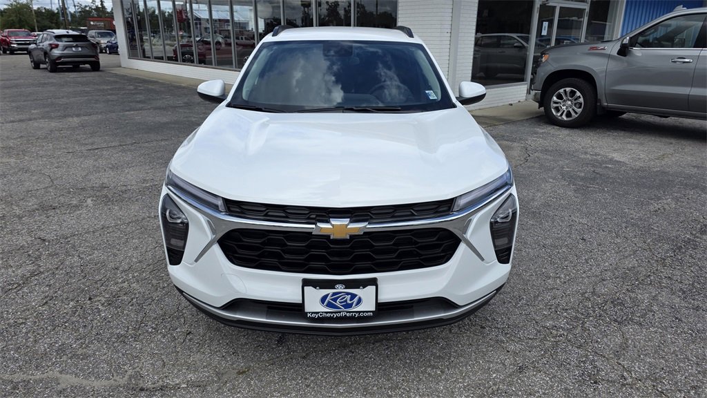 2025 Chevrolet Trax LT photo 3