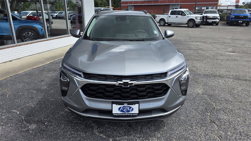 2025 Chevrolet Trax LT photo 3