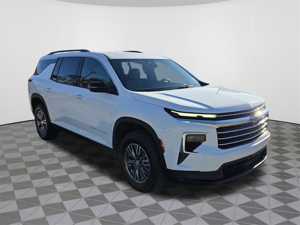 Used 2025 Chevrolet Traverse LT SUV
