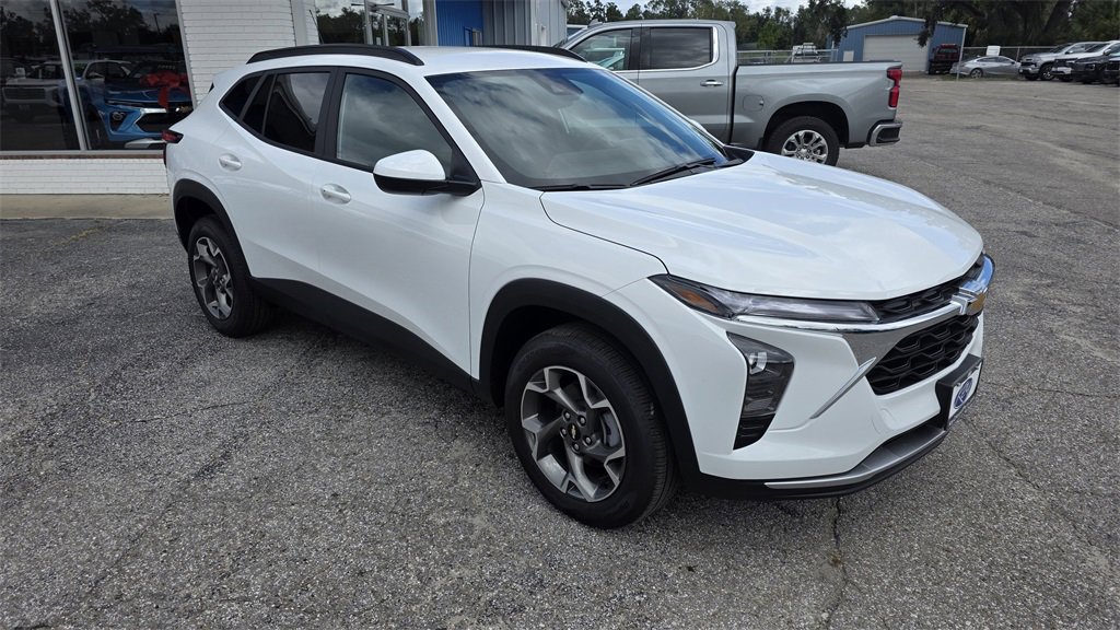 2025 Chevrolet Trax LT photo 4