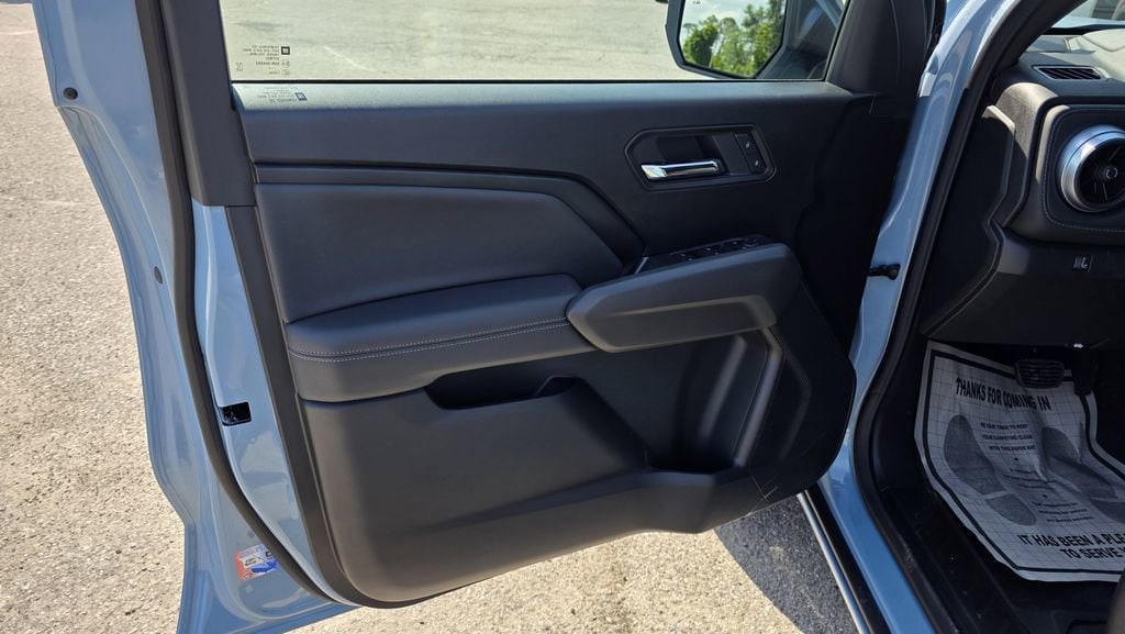 2025 Chevrolet Colorado LT - Photo 13