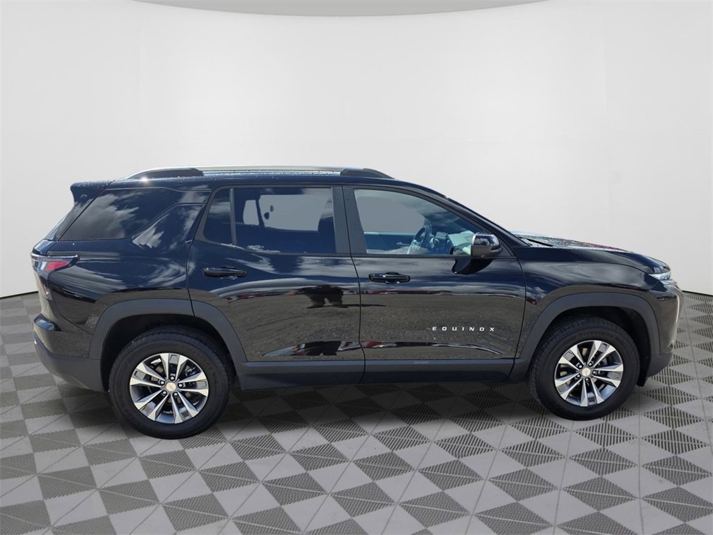 2025 Chevrolet Equinox LT photo 4