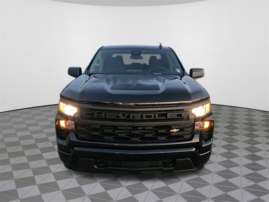 2026 Chevrolet Silverado 1500 Custom photo 2