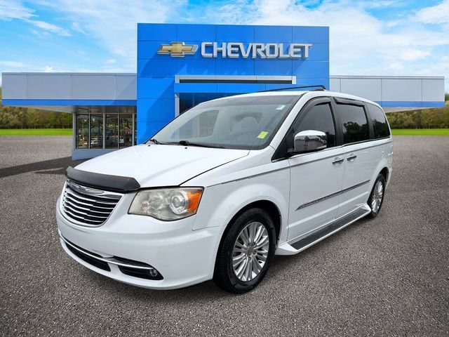 2014 Chrysler Town & Country Limited's photo
