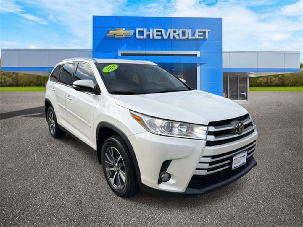 Used 2019 Toyota Highlander SE