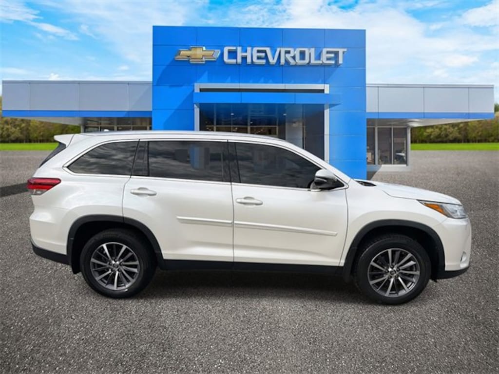 Used 2019 Toyota Highlander SE