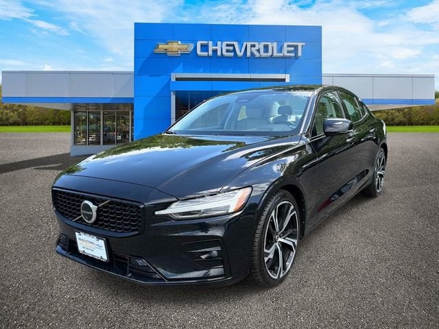 2024 Volvo S60 B5 Plus Dark Theme AWD's photo