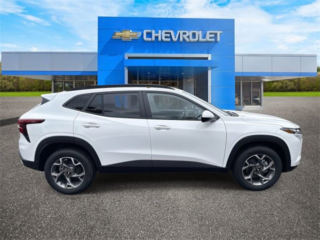 New 2025 Chevrolet Trax LT SUV