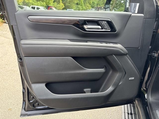 2025 Chevrolet Suburban Premier - Photo 20