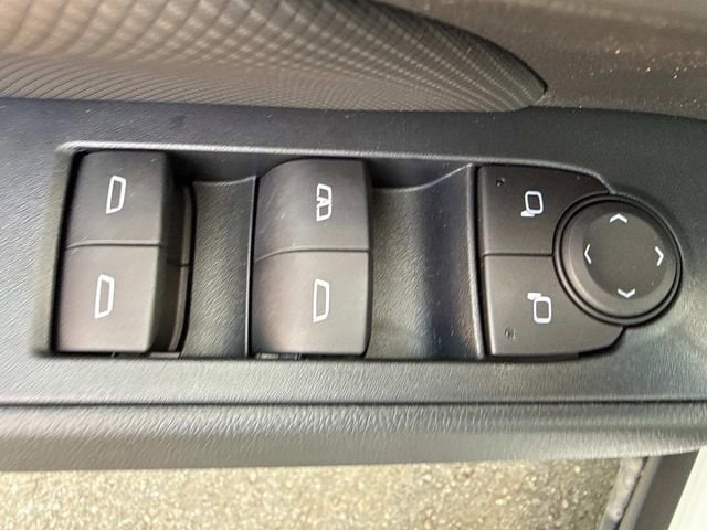 2025 Chevrolet Equinox EV RS - Photo 19