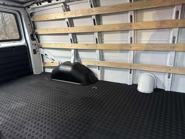 2023 GMC Savana Cargo Work Van - Photo 23