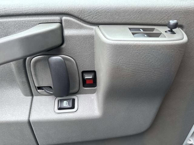 2023 GMC Savana Cargo Work Van - Photo 21