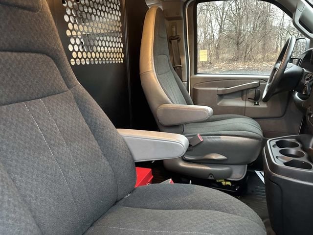 2023 GMC Savana Cargo Work Van - Photo 26