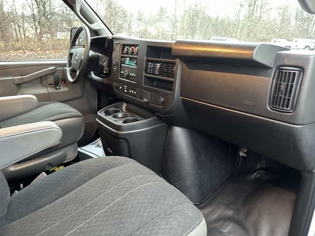 2023 GMC Savana Cargo Work Van - Photo 25