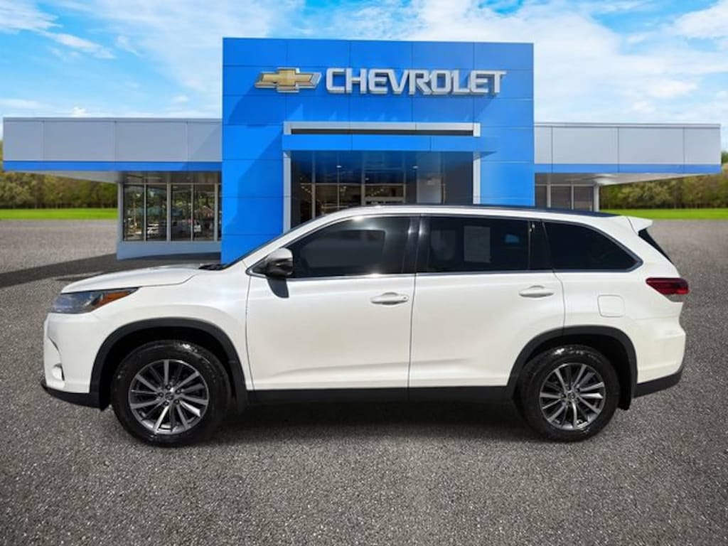 Used 2019 Toyota Highlander SE SUV