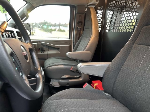 2023 GMC Savana Cargo Work Van - Photo 22