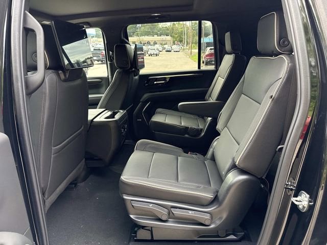 2025 Chevrolet Suburban Premier - Photo 22
