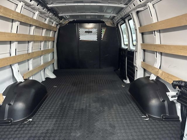 2023 GMC Savana Cargo Work Van - Photo 24
