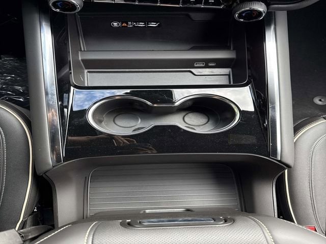 2025 Chevrolet Suburban Premier - Photo 18