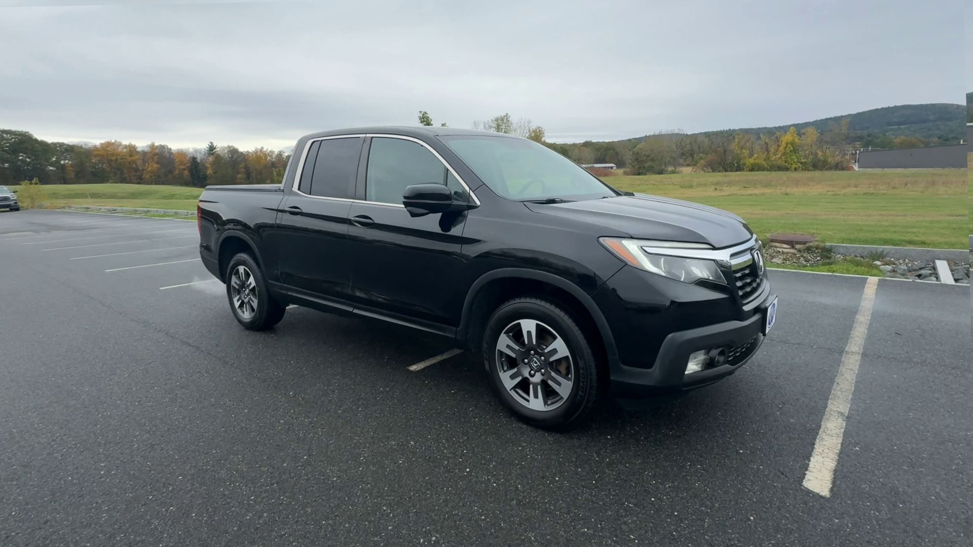 2017 Honda Ridgeline RTL-T photo 2