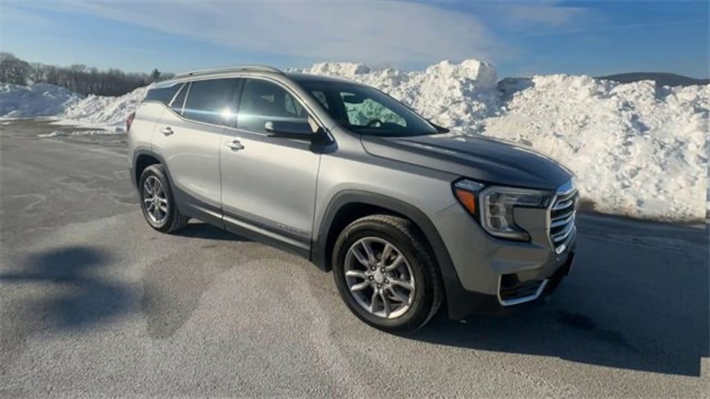 Used 2024 GMC Terrain SLT SUV