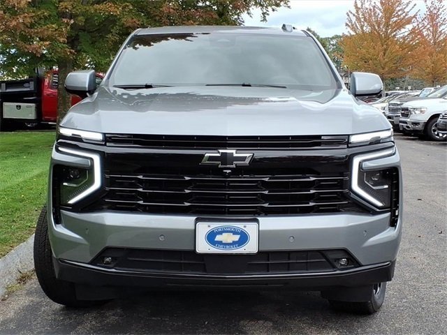 2025 Chevrolet Suburban RST photo 2