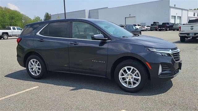 Used 2022 Chevrolet Equinox LT with VIN 2GNAXUEV8N6156076 for sale in White River Junction, VT