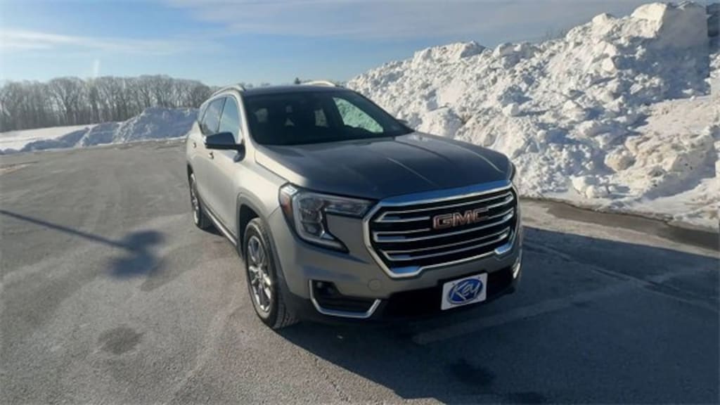 Used 2024 GMC Terrain SLT SUV