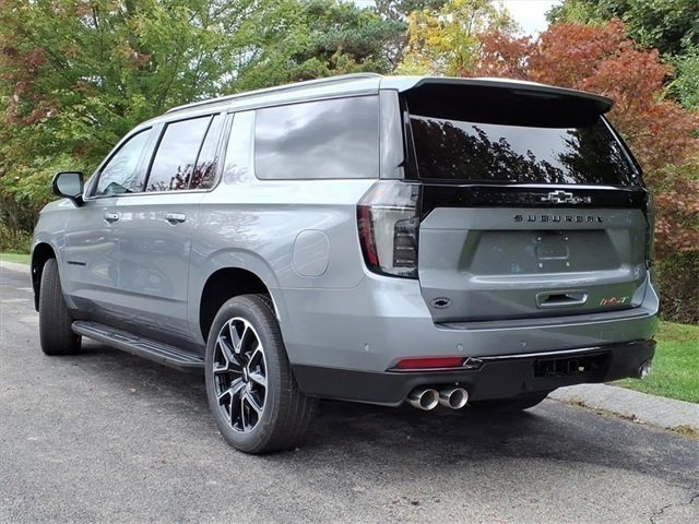 2025 Chevrolet Suburban RST photo 4