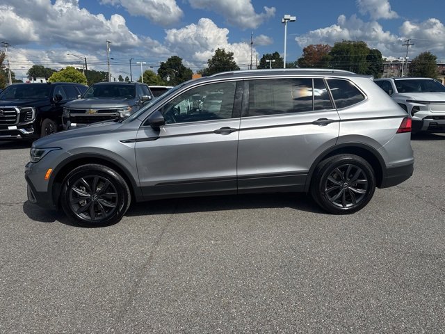 2022 Volkswagen Tiguan SE photo 3