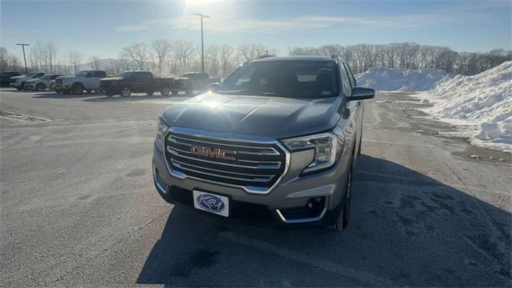 Used 2024 GMC Terrain SLT SUV