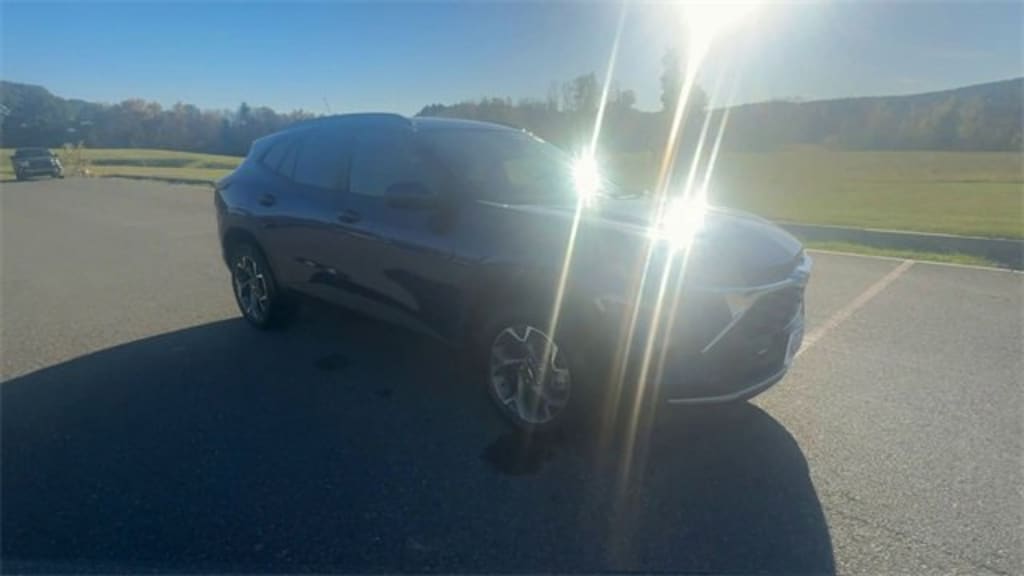 Used 2024 Chevrolet Trax LT SUV