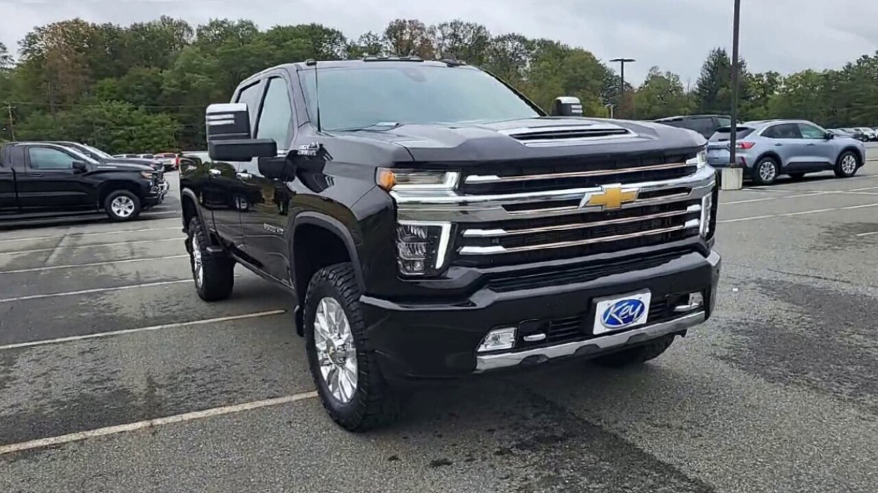 2022 Chevrolet Silverado 3500HD High Country photo 2