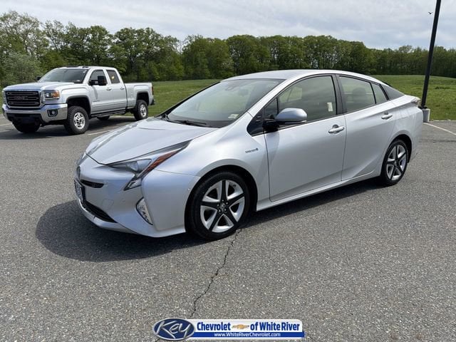 2017 Toyota Prius Three's photo