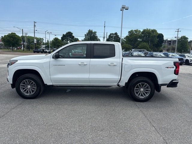 2024 Chevrolet Colorado LT photo 3