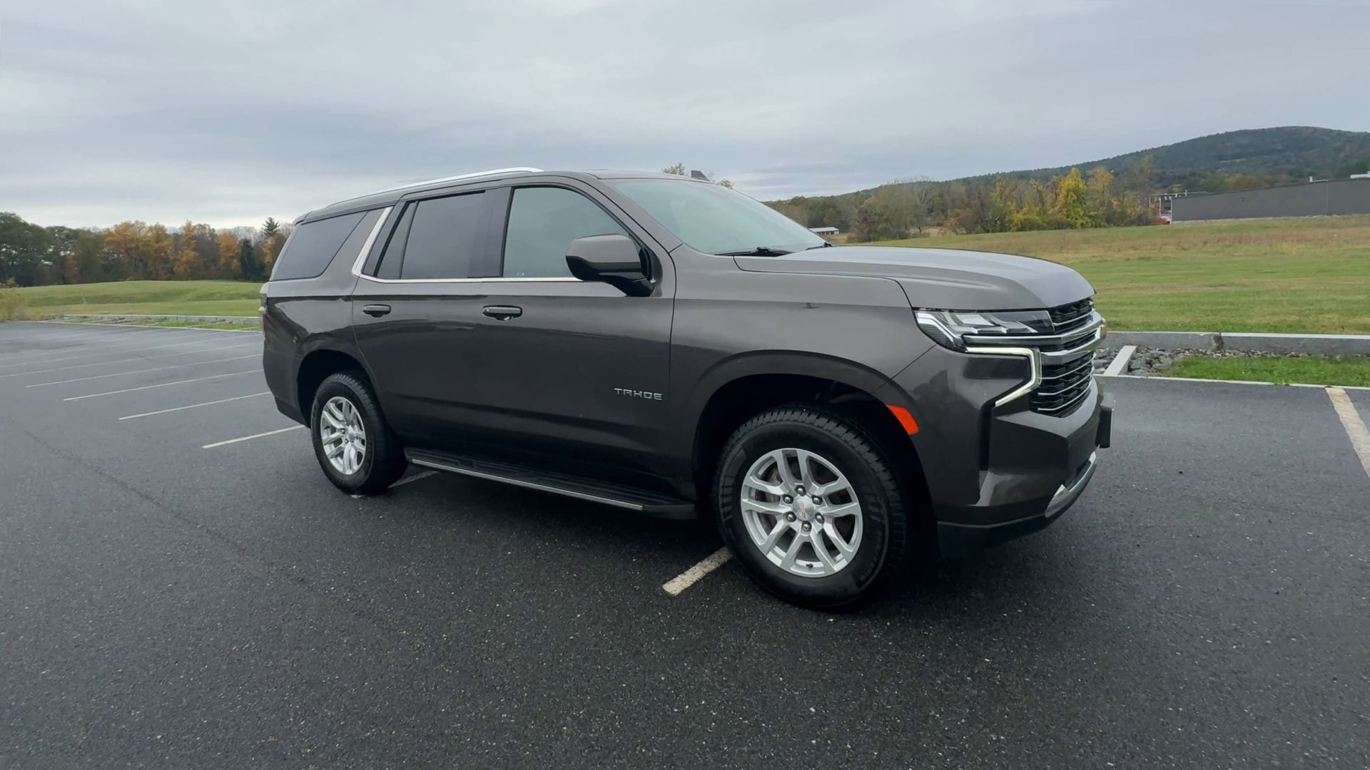 2021 Chevrolet Tahoe LT photo 2