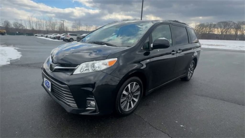 Used 2018 Toyota Sienna XLE Premium 7 Passenger Minivan