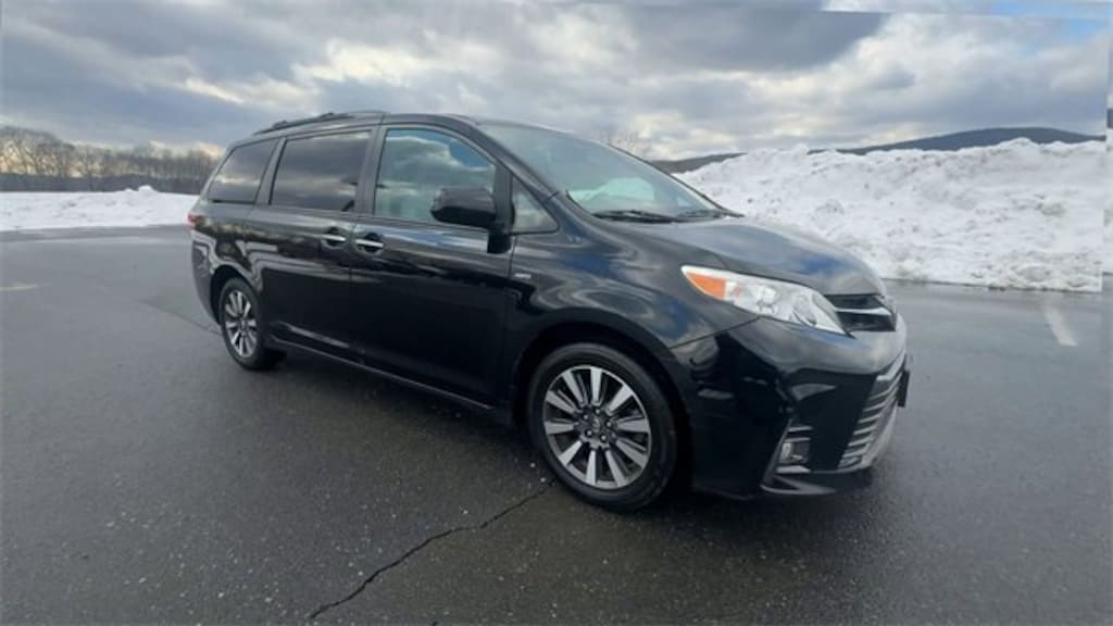 Used 2018 Toyota Sienna XLE Premium 7 Passenger Minivan